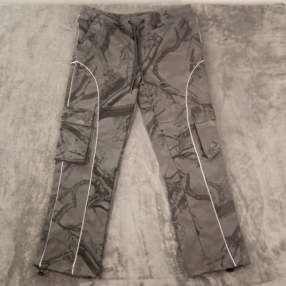 rgstr Other - RGSTR Men's Gray Camouflage Cargo Pants with Reflective Trim Size Medium